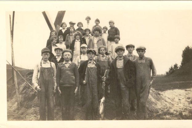 Lewis Valley Students, 6th-8th grade, 1924-25